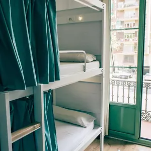 black-swan-hostel.topbarcelonahotels.com/