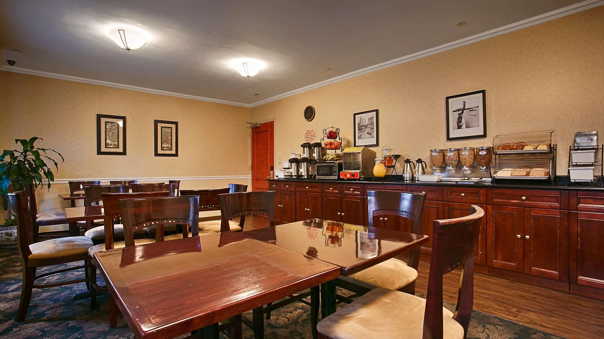 Best Western Queens Court New York Hotel